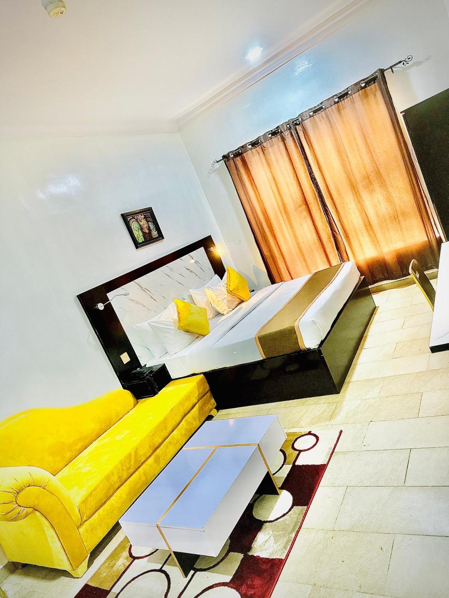 Posh Hotel And Suites Ikeja Ngoại thất bức ảnh