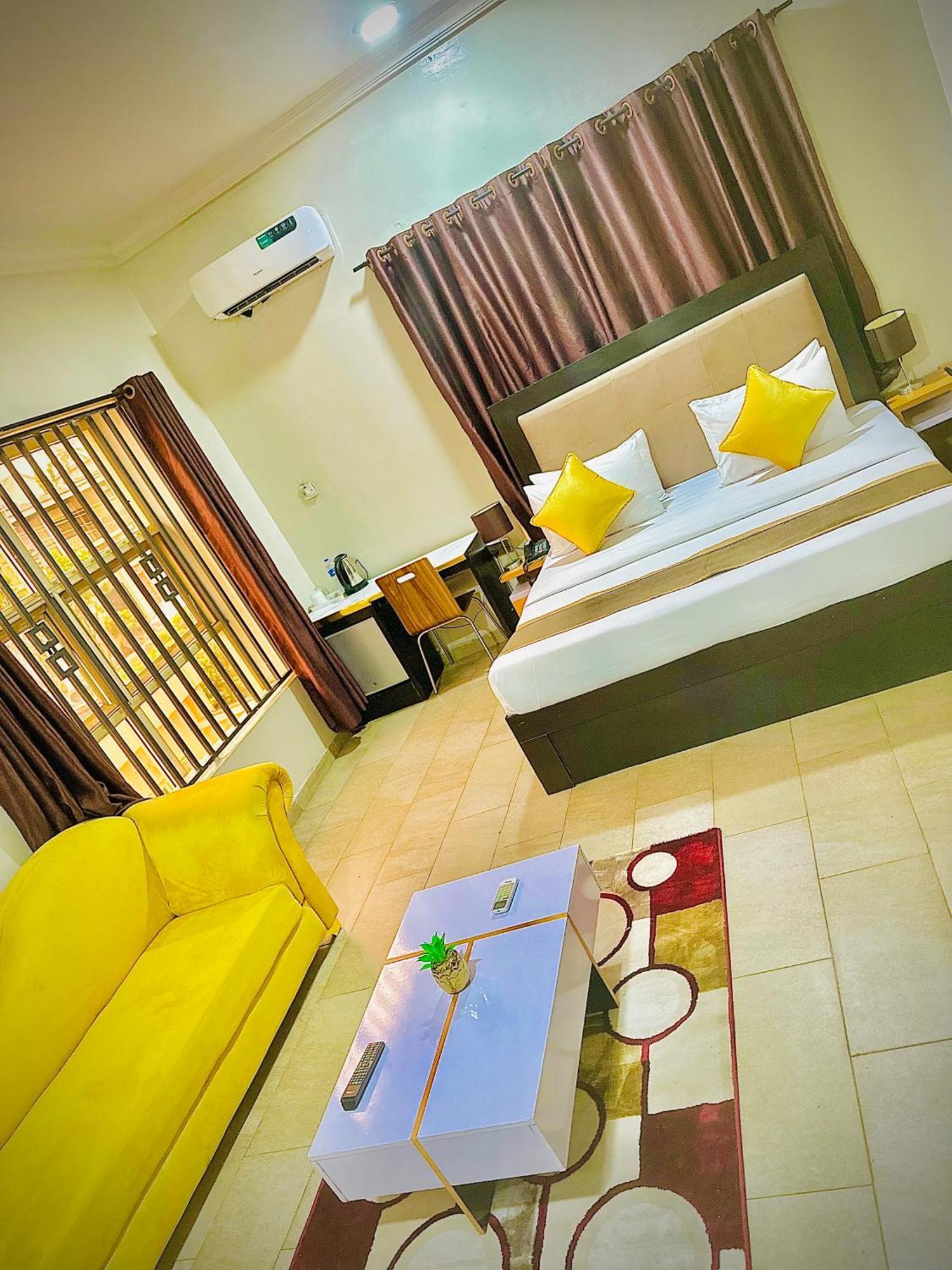 Posh Hotel And Suites Ikeja Ngoại thất bức ảnh