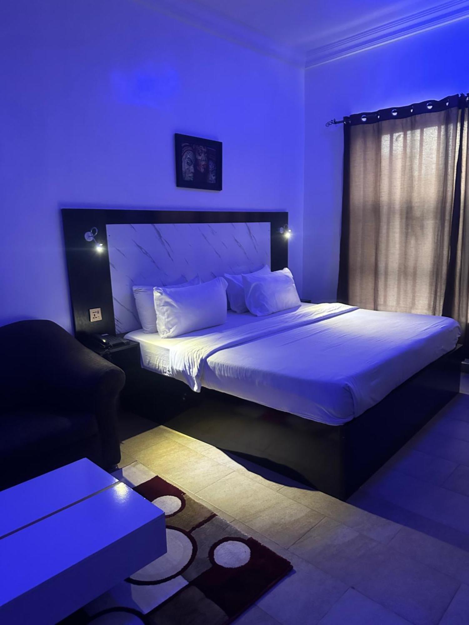 Posh Hotel And Suites Ikeja Ngoại thất bức ảnh