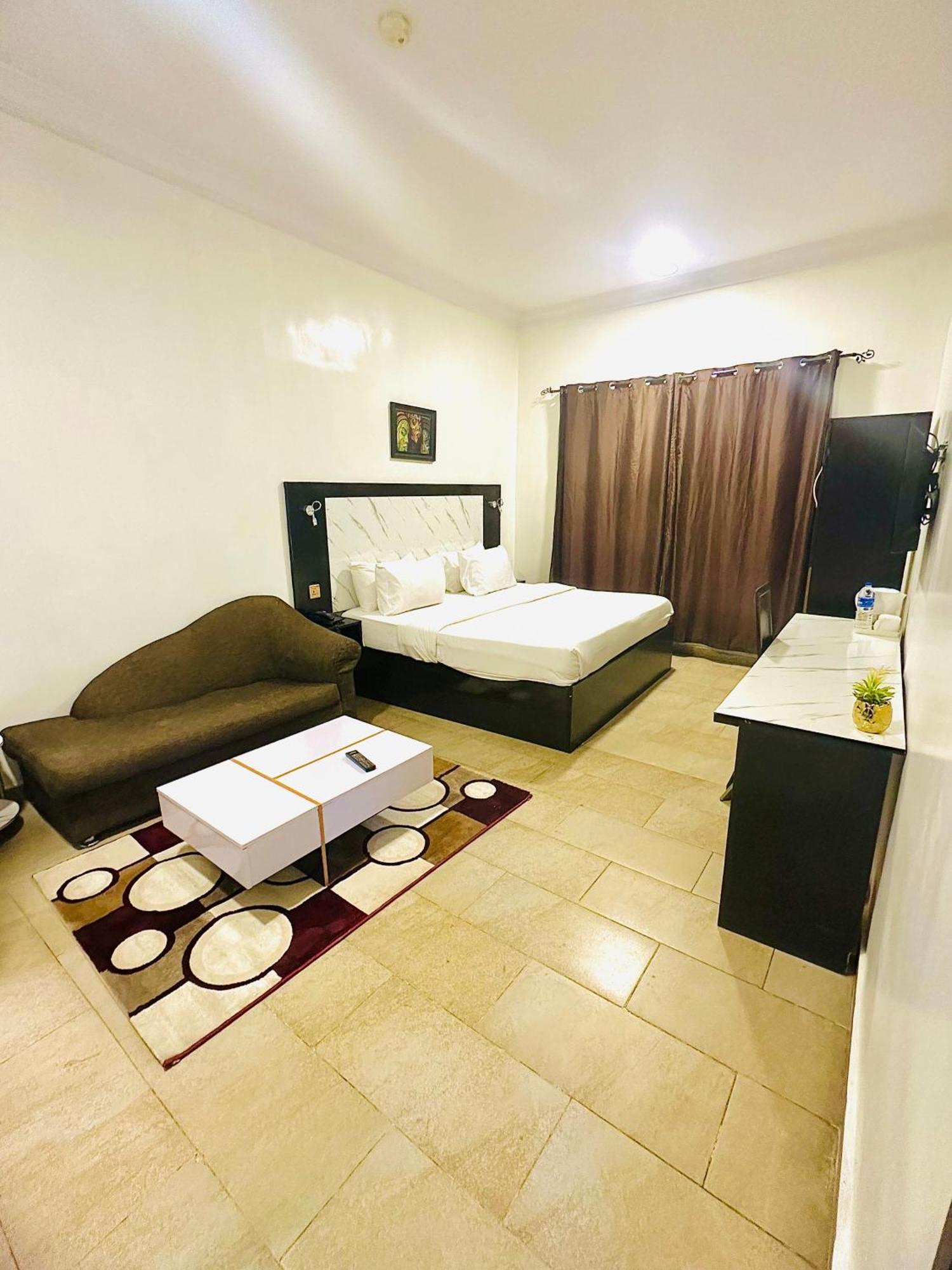 Posh Hotel And Suites Ikeja Ngoại thất bức ảnh