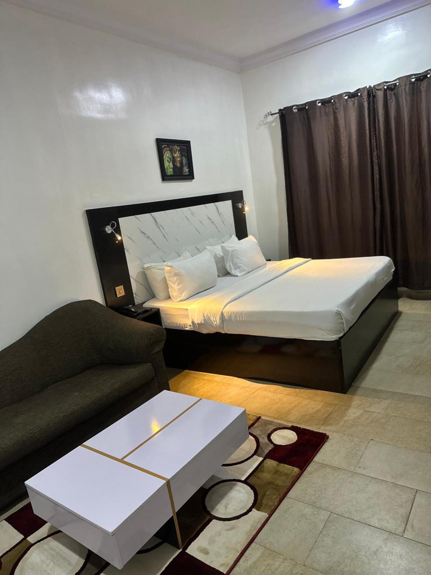 Posh Hotel And Suites Ikeja Ngoại thất bức ảnh