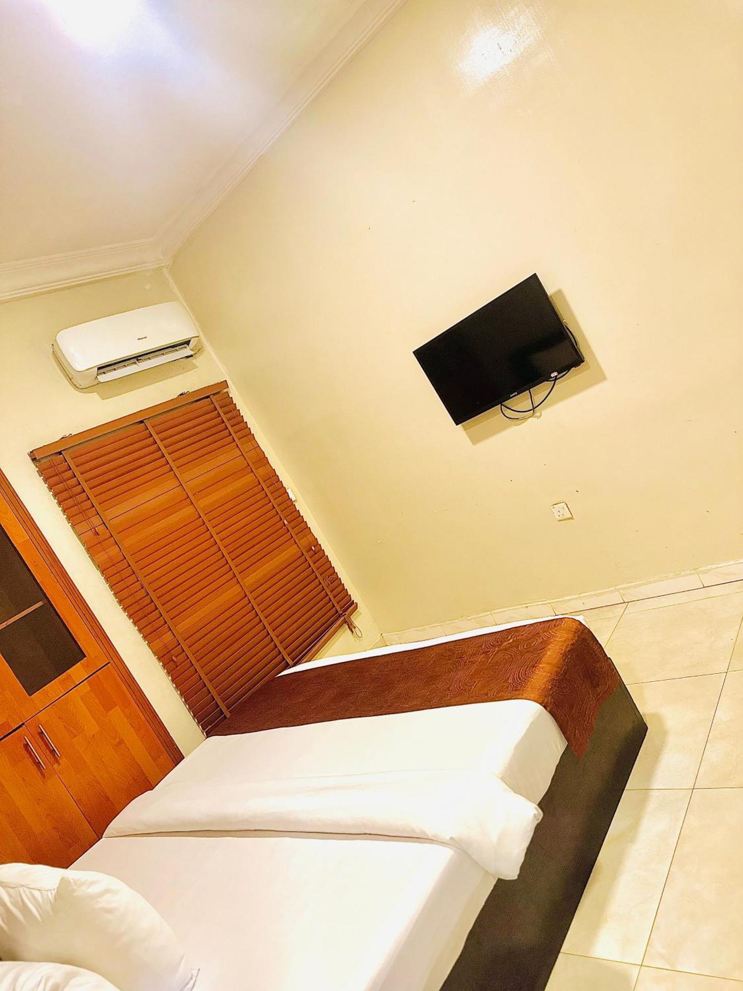 Posh Hotel And Suites Ikeja Ngoại thất bức ảnh