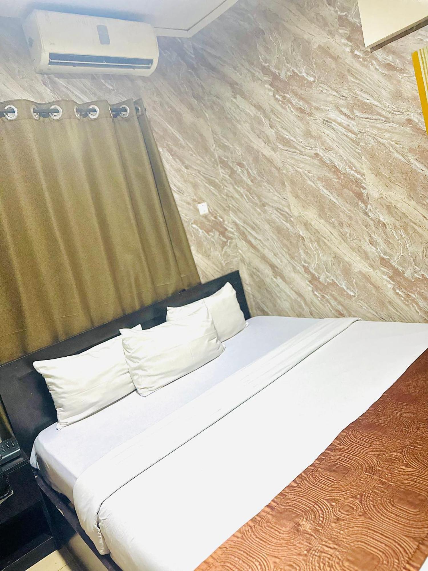 Posh Hotel And Suites Ikeja Ngoại thất bức ảnh