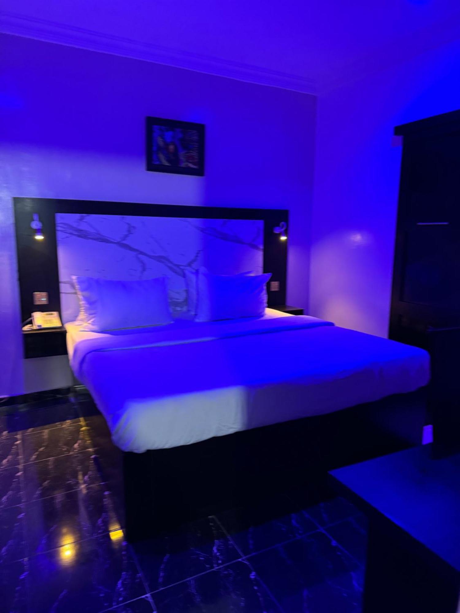 Posh Hotel And Suites Ikeja Ngoại thất bức ảnh