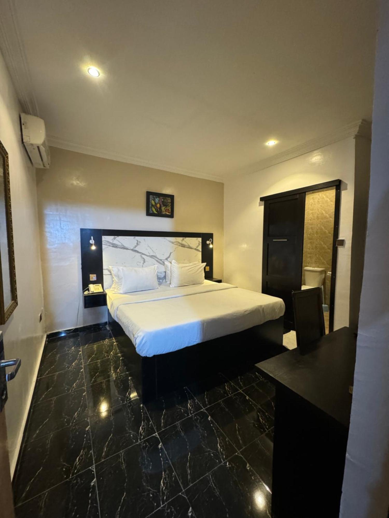 Posh Hotel And Suites Ikeja Ngoại thất bức ảnh