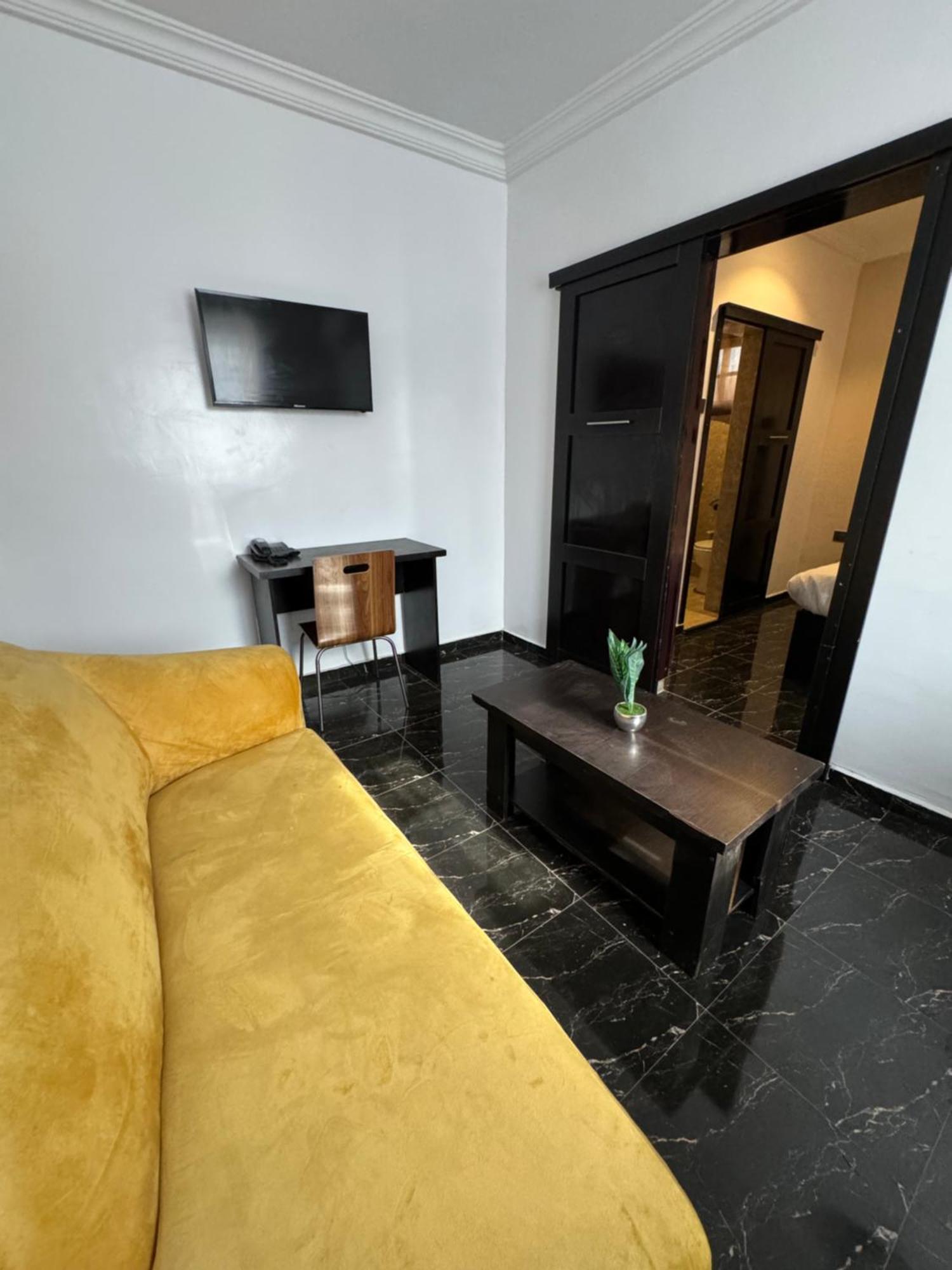 Posh Hotel And Suites Ikeja Ngoại thất bức ảnh