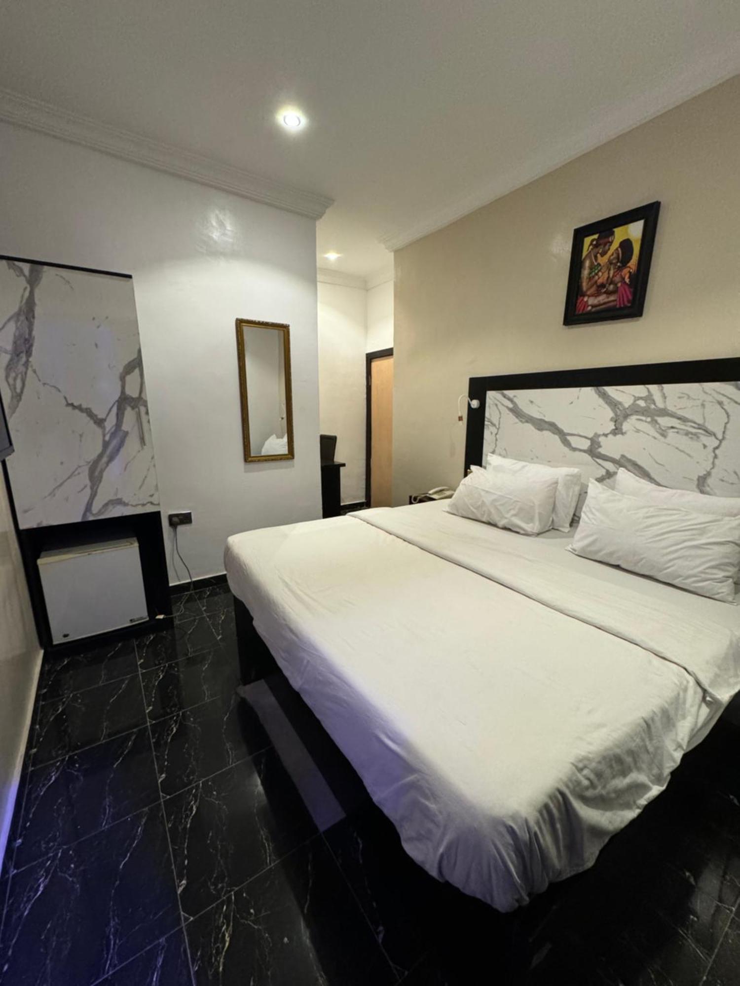 Posh Hotel And Suites Ikeja Ngoại thất bức ảnh