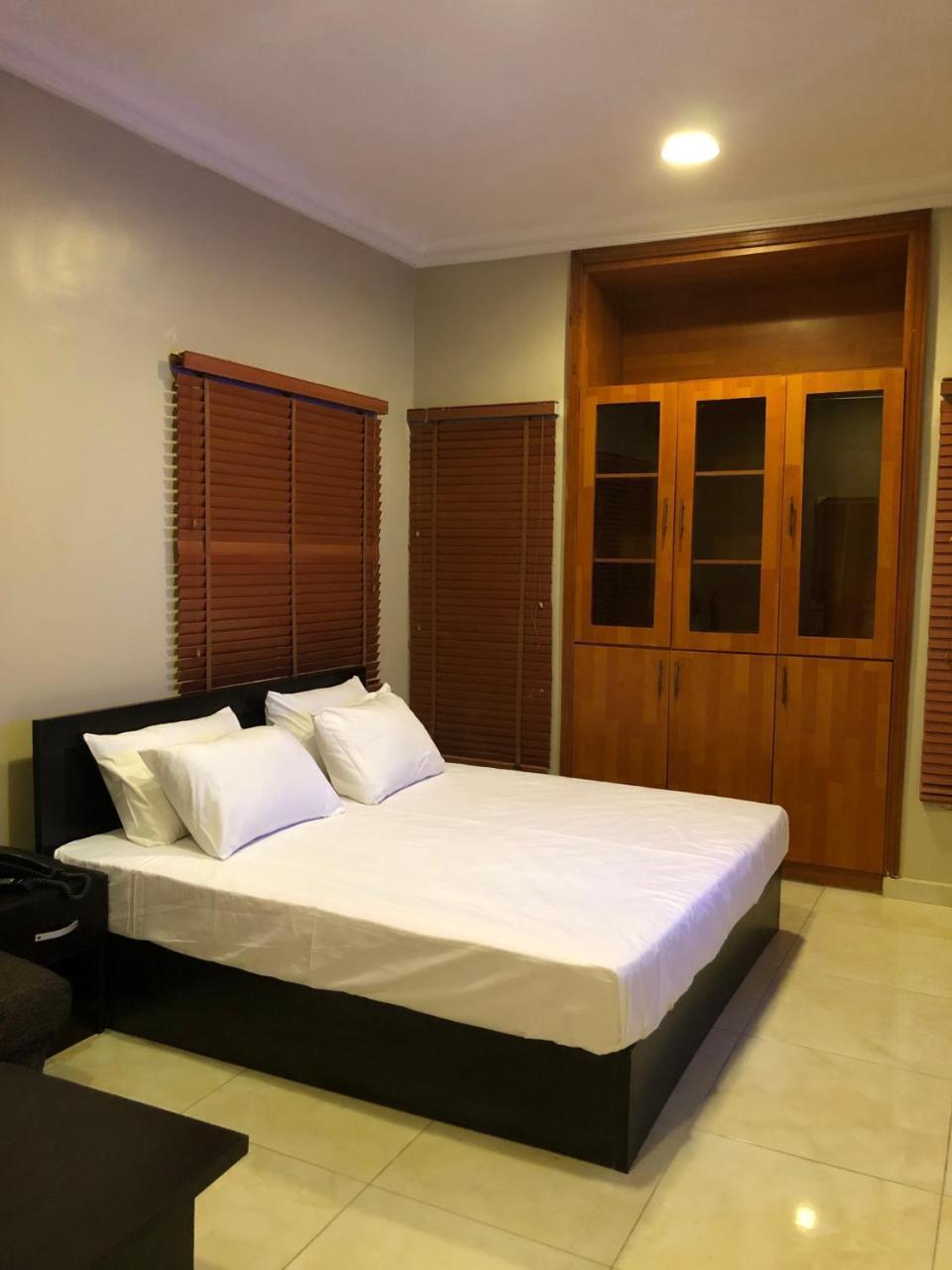 Posh Hotel And Suites Ikeja Ngoại thất bức ảnh