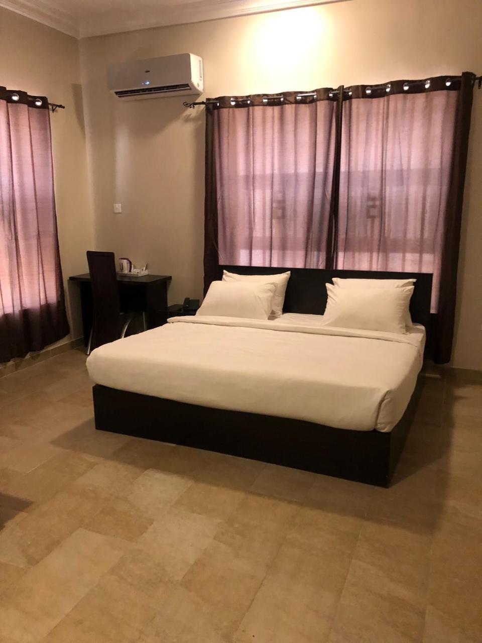 Posh Hotel And Suites Ikeja Ngoại thất bức ảnh