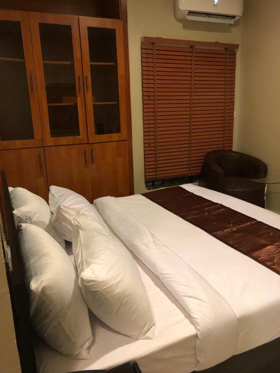 Posh Hotel And Suites Ikeja Ngoại thất bức ảnh